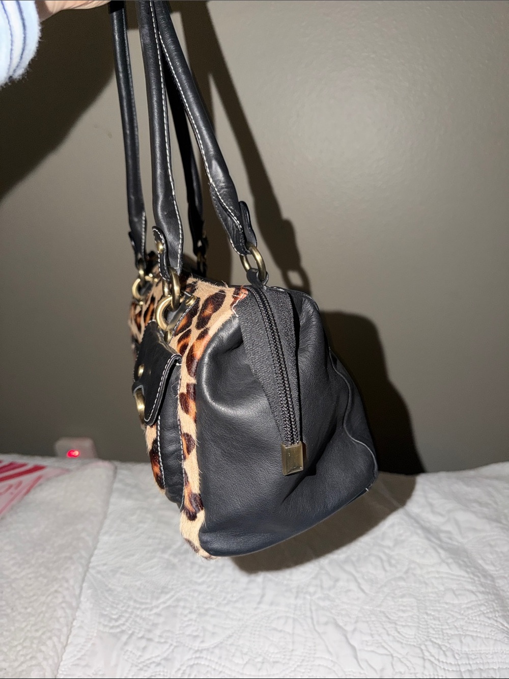 Leopard Print Shoulder Bag with Black Accents - Picture 5 of 7